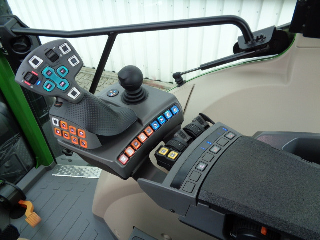 Fendt 211 S Vario Gen3 Power - Traktor: 5 kép. Fendt 211 S Vario Gen3 Power - Traktor: 5 kép.