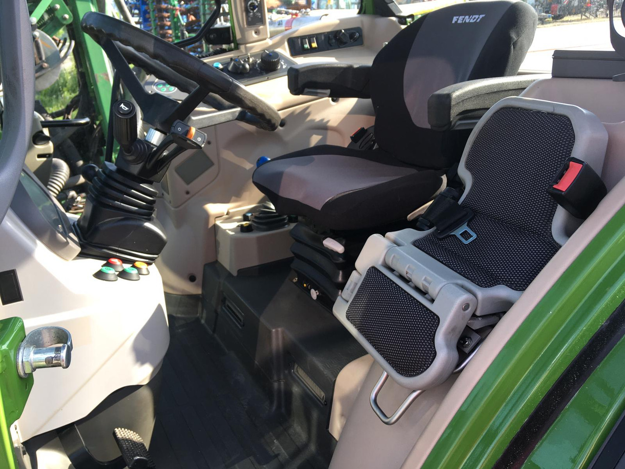 Fendt 211 Vario - Traktor: 5 kép. Fendt 211 Vario - Traktor: 5 kép.