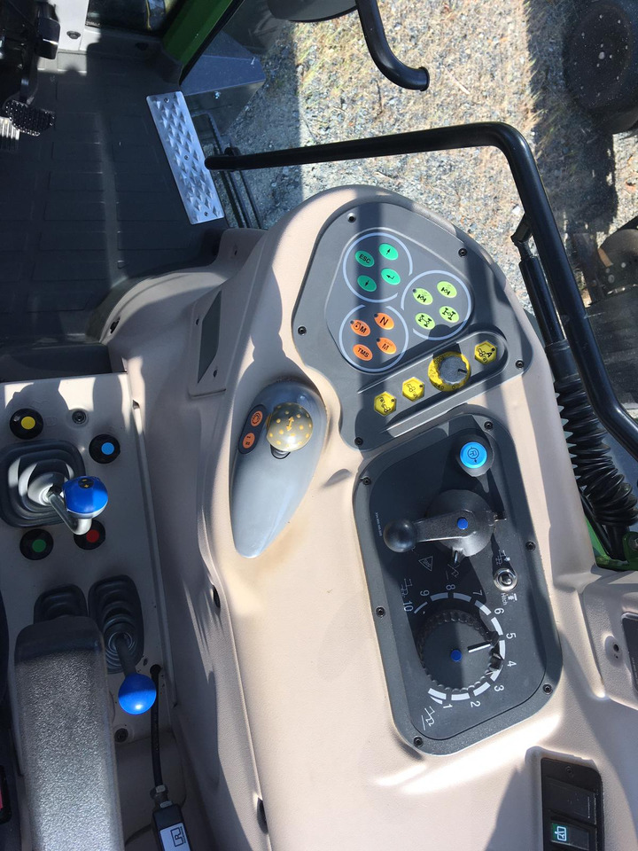 Fendt 211 Vario - Traktor: 3 kép. Fendt 211 Vario - Traktor: 3 kép.