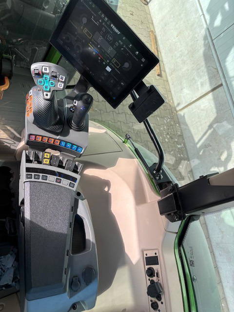 Fendt 211S Vario Gen3 Profi Setting - Traktor: 3 kép. Fendt 211S Vario Gen3 Profi Setting - Traktor: 3 kép.