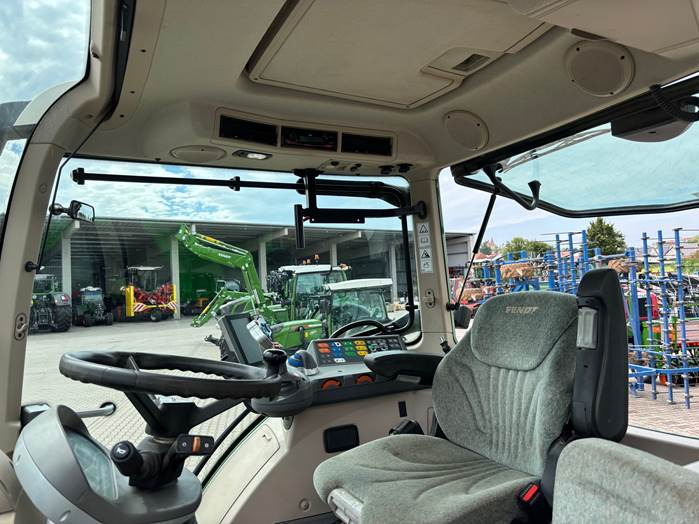 Fendt 313 Vario S4 Profi - Traktor: 4 kép. Fendt 313 Vario S4 Profi - Traktor: 4 kép.