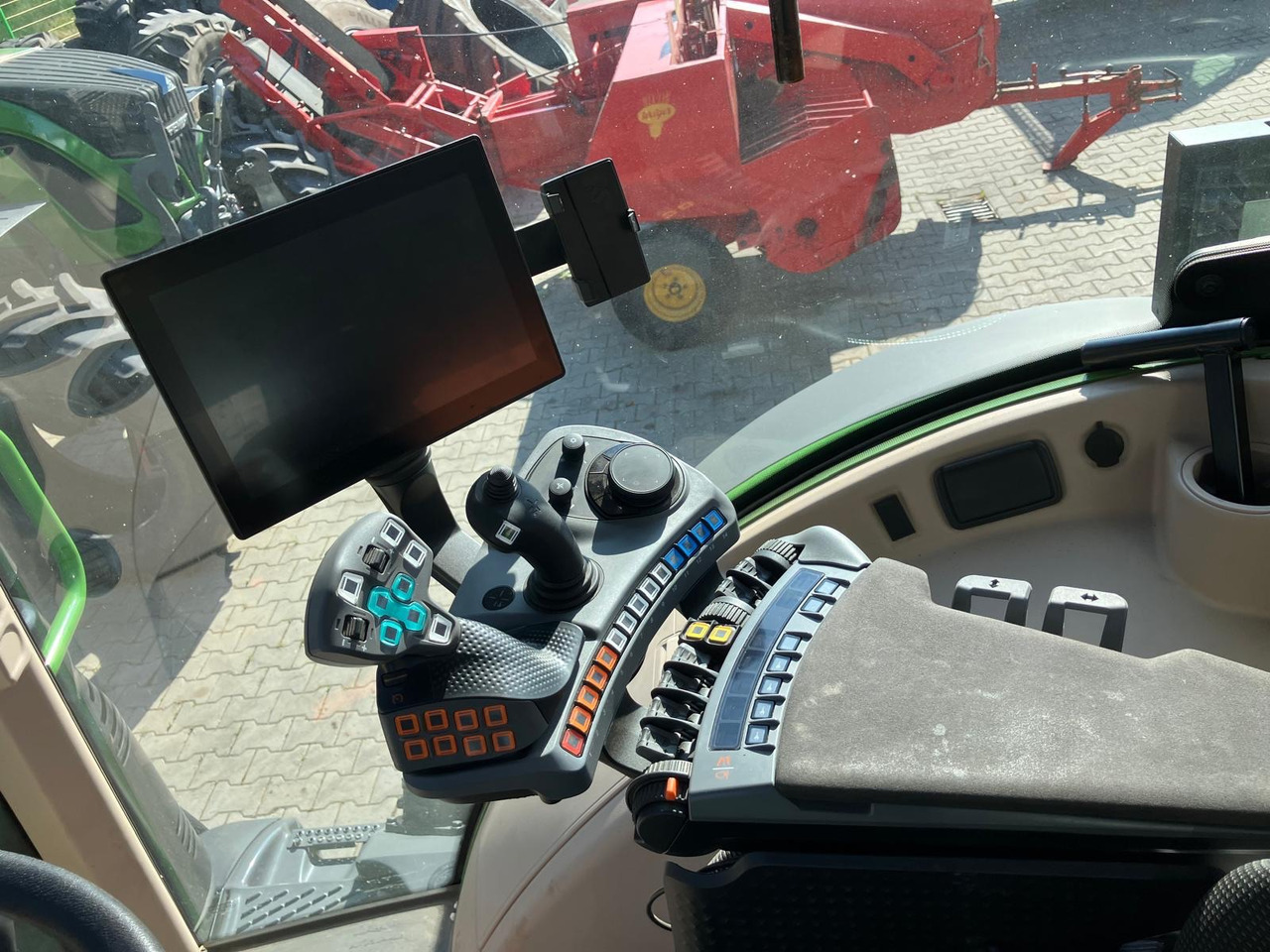 Fendt 516 Vario Gen3 - Traktor: 3 kép. Fendt 516 Vario Gen3 - Traktor: 3 kép.