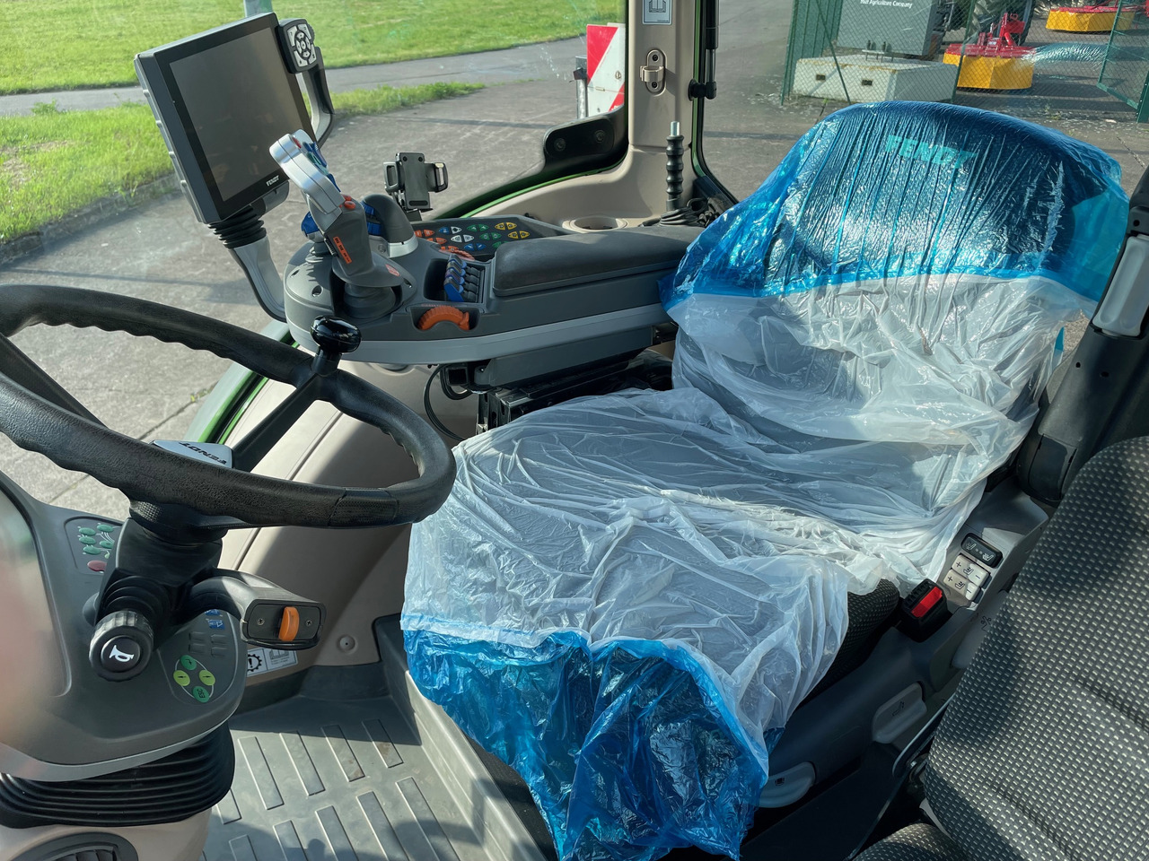 Fendt 516 Vario S4 ProfiPlus - Traktor: 5 kép. Fendt 516 Vario S4 ProfiPlus - Traktor: 5 kép.