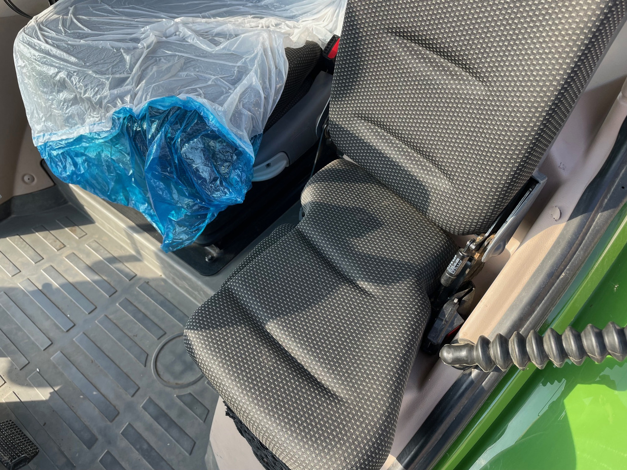 Fendt 516 Vario S4 ProfiPlus - Traktor: 4 kép. Fendt 516 Vario S4 ProfiPlus - Traktor: 4 kép.