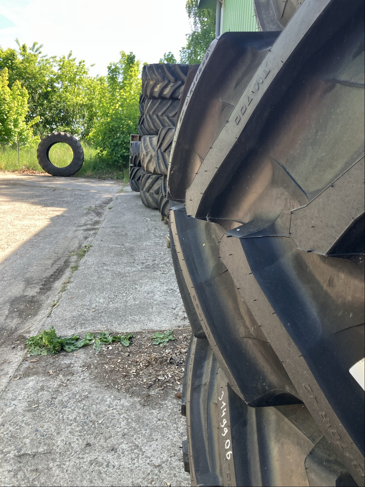 Fendt 580/70R42 u. 540/65R30 - Gumiabroncsok és felnik: 3 kép. Fendt 580/70R42 u. 540/65R30 - Gumiabroncsok és felnik: 3 kép.