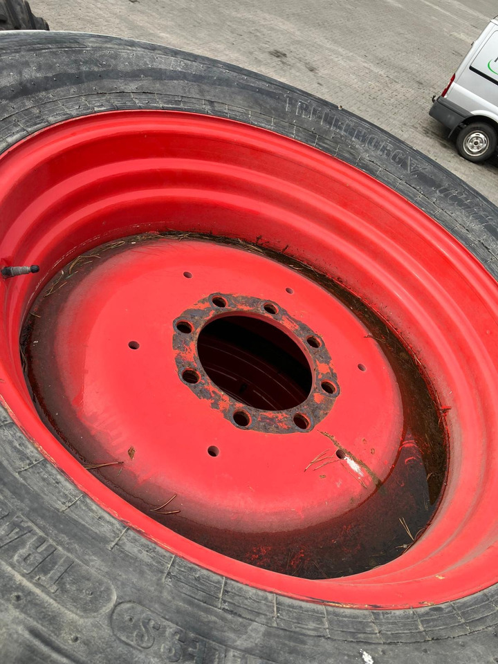 Fendt 650/60-34 Rasenbereifung - Gumiabroncsok és felnik: 3 kép. Fendt 650/60-34 Rasenbereifung - Gumiabroncsok és felnik: 3 kép.