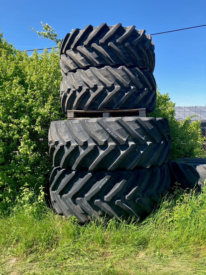 Fendt 650/60R38 750/70R44 - Gumiabroncsok és felnik: 1 kép. Fendt 650/60R38 750/70R44 - Gumiabroncsok és felnik: 1 kép.