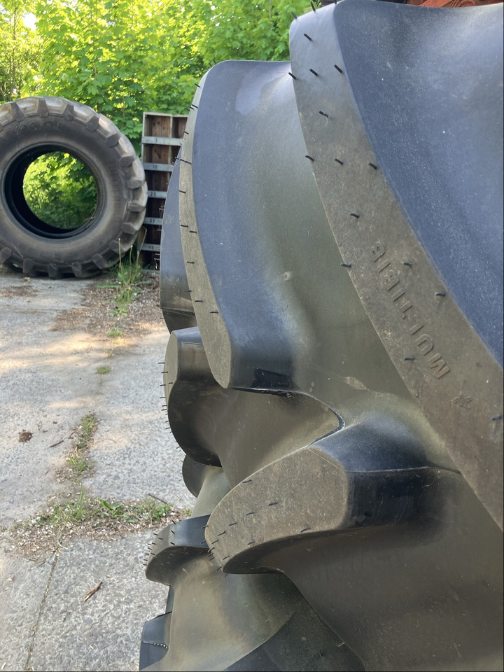 Fendt 650/65R42 u. 540/65R30 MI - Gumiabroncsok és felnik: 4 kép. Fendt 650/65R42 u. 540/65R30 MI - Gumiabroncsok és felnik: 4 kép.