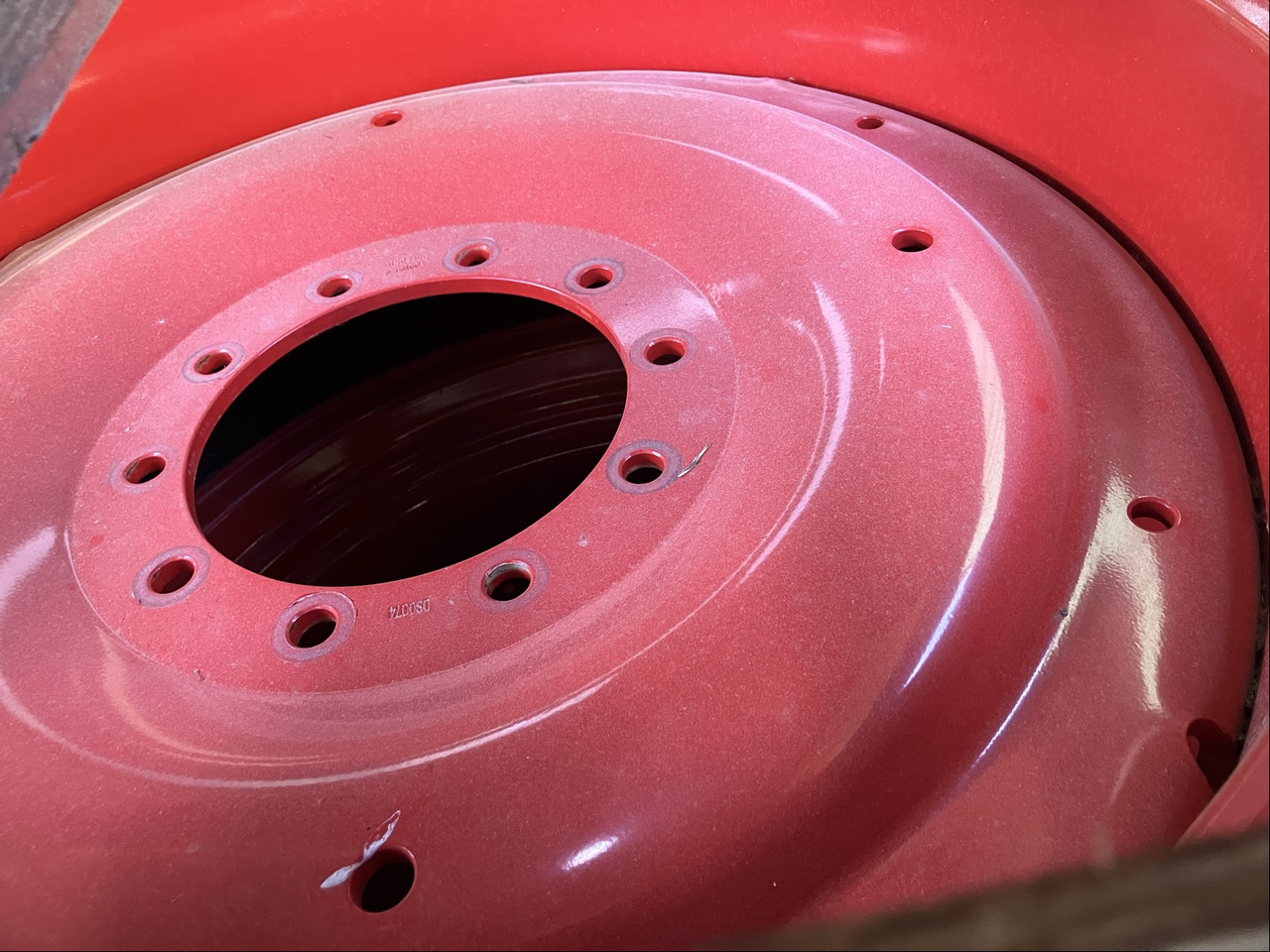 Fendt 650/65R42 u. 540/65R30 MI - Gumiabroncsok és felnik: 2 kép. Fendt 650/65R42 u. 540/65R30 MI - Gumiabroncsok és felnik: 2 kép.