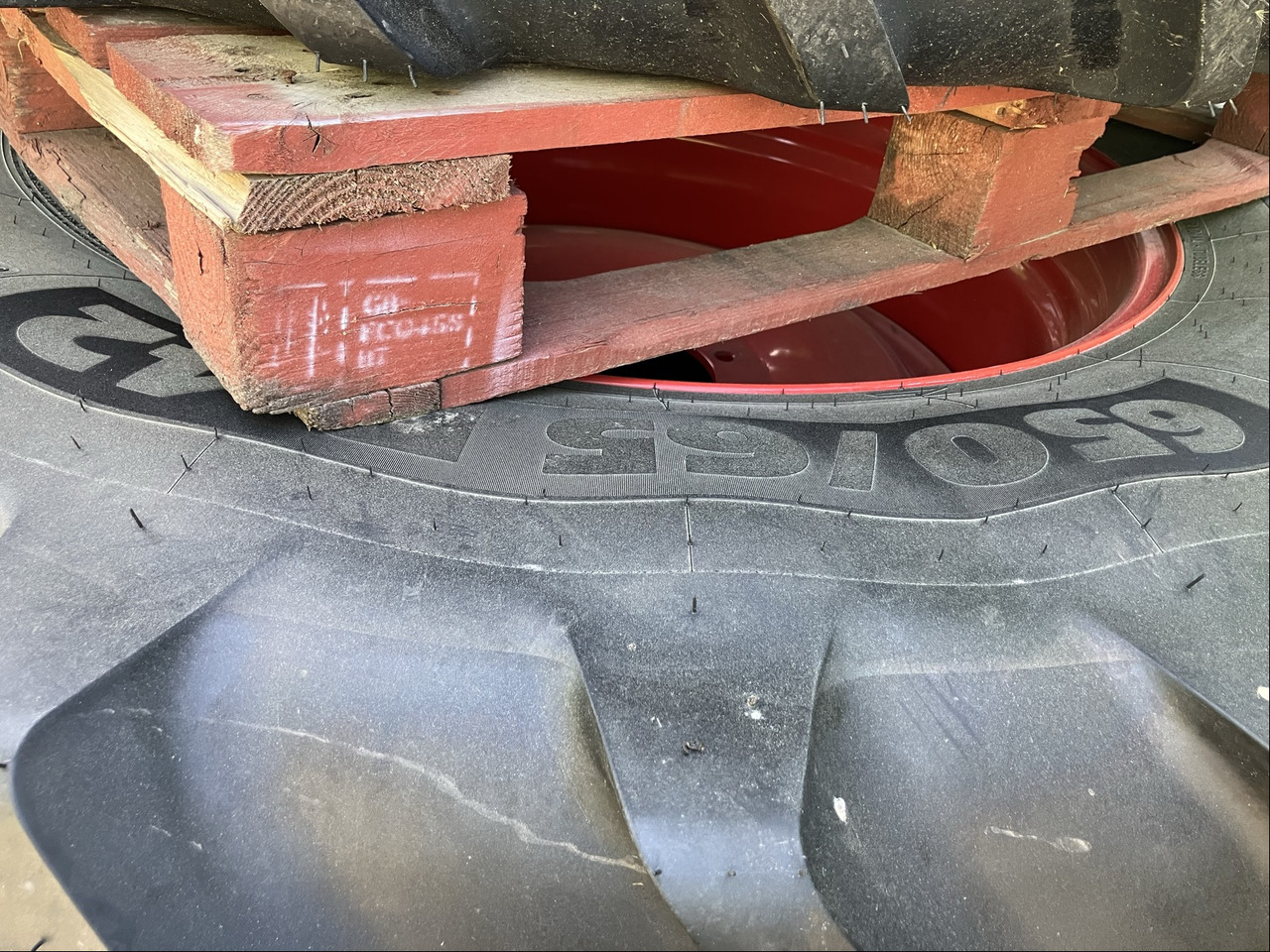 Fendt 650/65R42 u. 540/65R30 MI - Gumiabroncsok és felnik: 5 kép. Fendt 650/65R42 u. 540/65R30 MI - Gumiabroncsok és felnik: 5 kép.