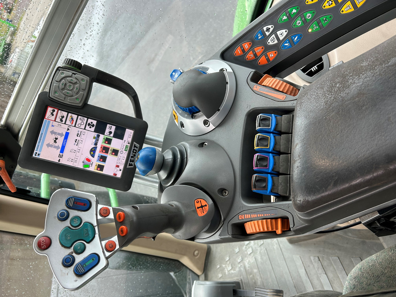 Fendt 714 Vario SCR Profi - Traktor: 3 kép. Fendt 714 Vario SCR Profi - Traktor: 3 kép.