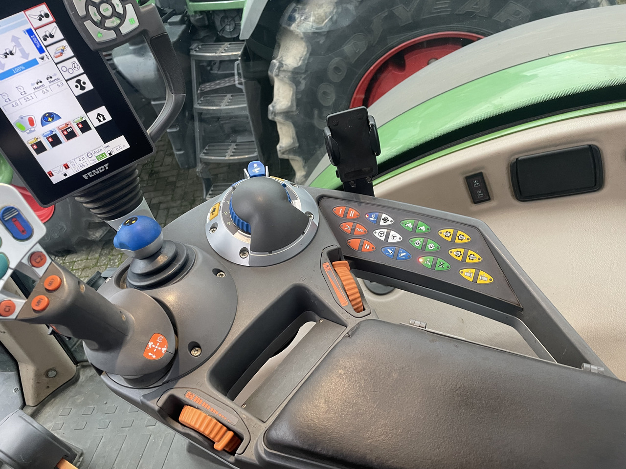 Fendt 718 Power Plus - Traktor: 3 kép. Fendt 718 Power Plus - Traktor: 3 kép.