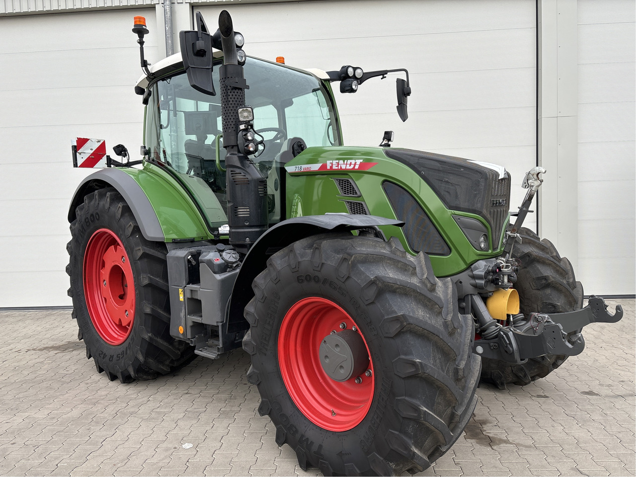 Fendt 718 Vario Gen6 PowerPlus - Traktor: 1 kép. Fendt 718 Vario Gen6 PowerPlus - Traktor: 1 kép.