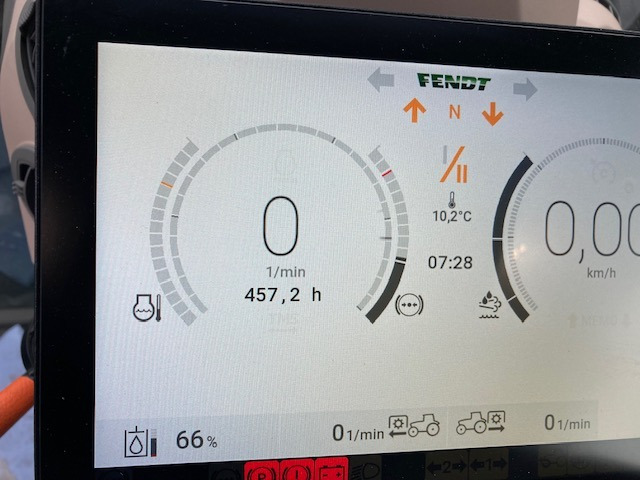 Fendt 718 Vario Gen6 Profi Setting2 - Traktor: 2 kép. Fendt 718 Vario Gen6 Profi Setting2 - Traktor: 2 kép.