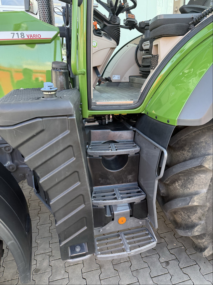 Fendt 718 Vario Gen6 ProfiPlus - Traktor: 5 kép. Fendt 718 Vario Gen6 ProfiPlus - Traktor: 5 kép.