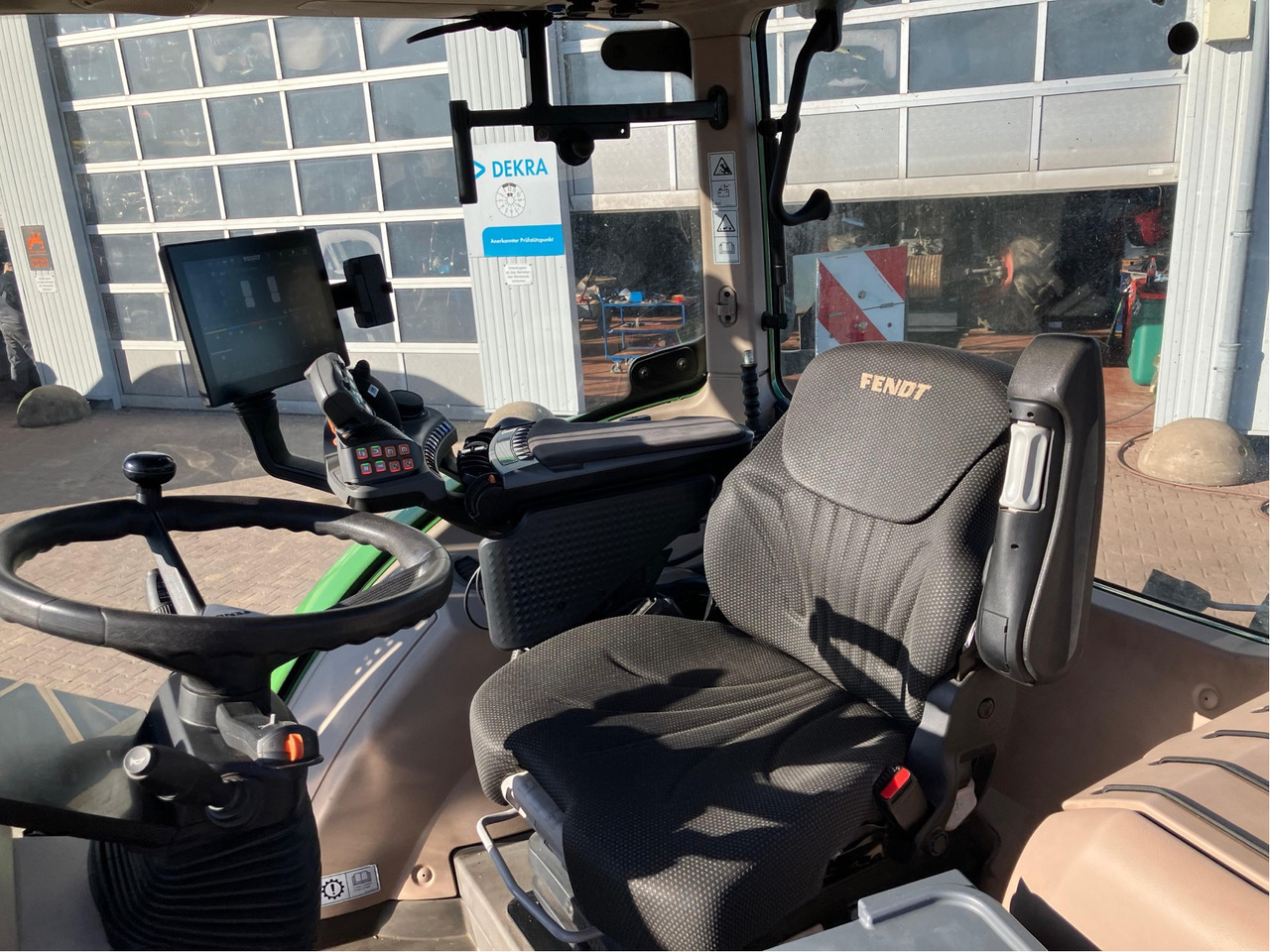 Fendt 718 Vario Gen6 ProfiPlus - Traktor: 3 kép. Fendt 718 Vario Gen6 ProfiPlus - Traktor: 3 kép.