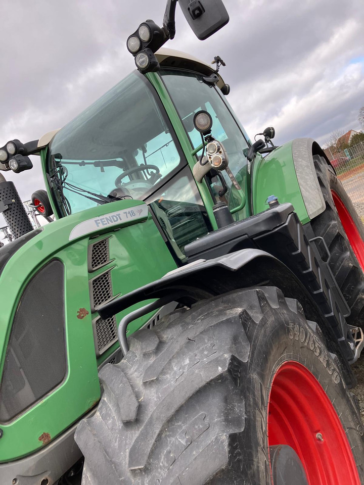 Fendt 718 Vario Profi - Traktor: 3 kép. Fendt 718 Vario Profi - Traktor: 3 kép.