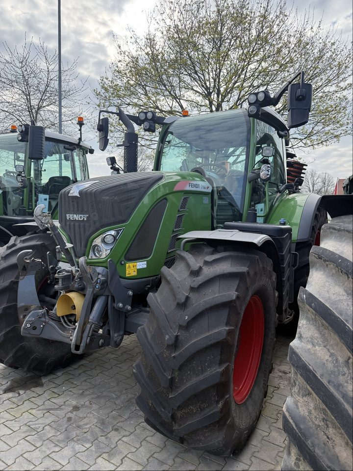 Fendt 718 Vario S4 ProfiPlus - Traktor: 2 kép. Fendt 718 Vario S4 ProfiPlus - Traktor: 2 kép.