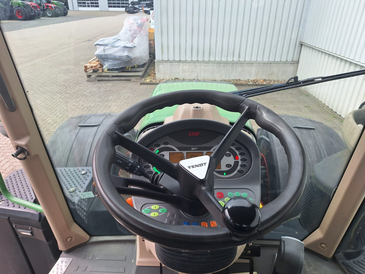 Fendt 720 Vario SCR Profi - Traktor: 3 kép. Fendt 720 Vario SCR Profi - Traktor: 3 kép.