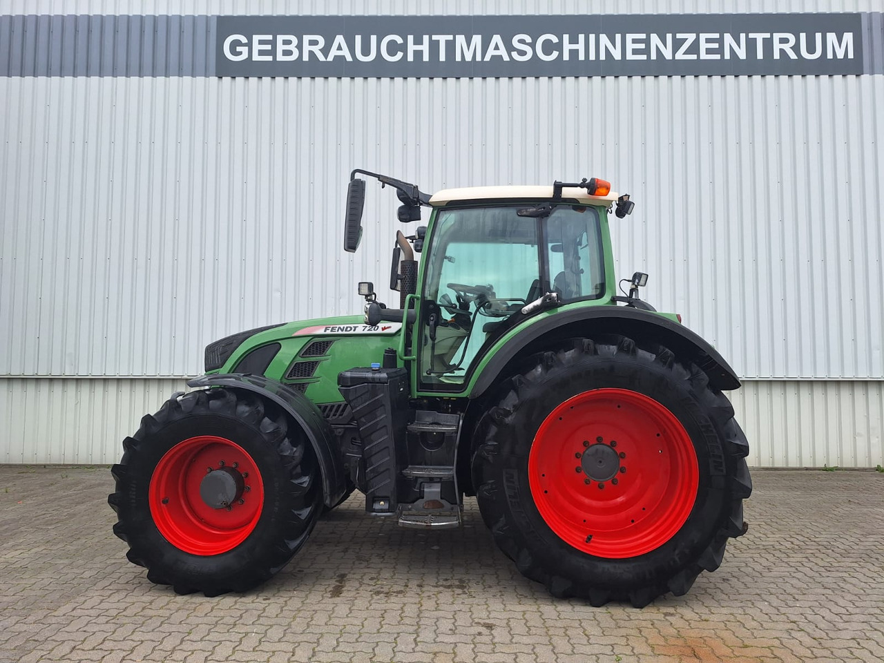 Fendt 720 Vario SCR Profi - Traktor: 1 kép. Fendt 720 Vario SCR Profi - Traktor: 1 kép.