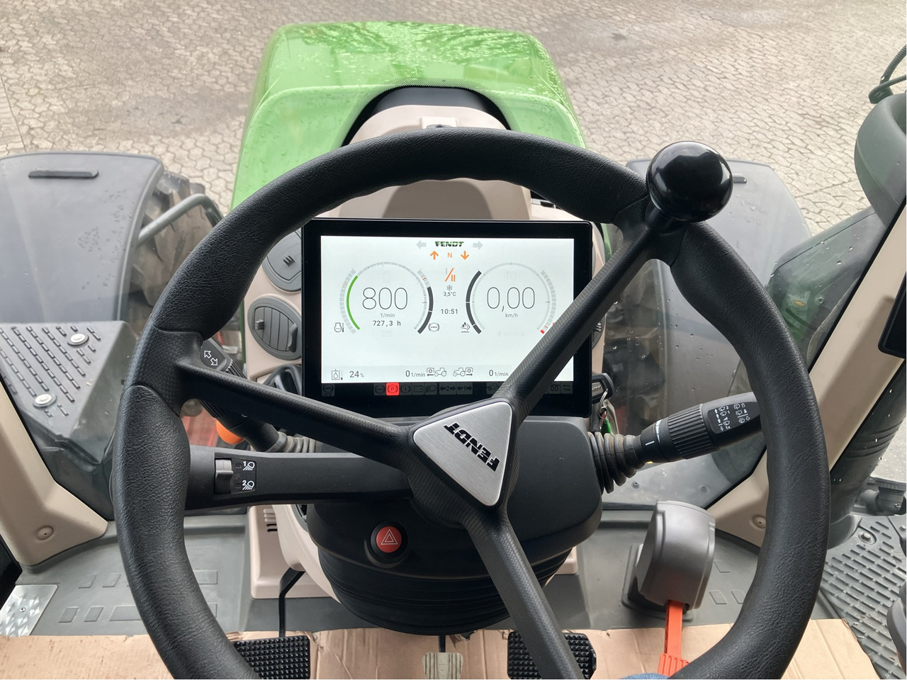Fendt 724 Vario Gen6 Power Setting2 - Traktor: 4 kép. Fendt 724 Vario Gen6 Power Setting2 - Traktor: 4 kép.