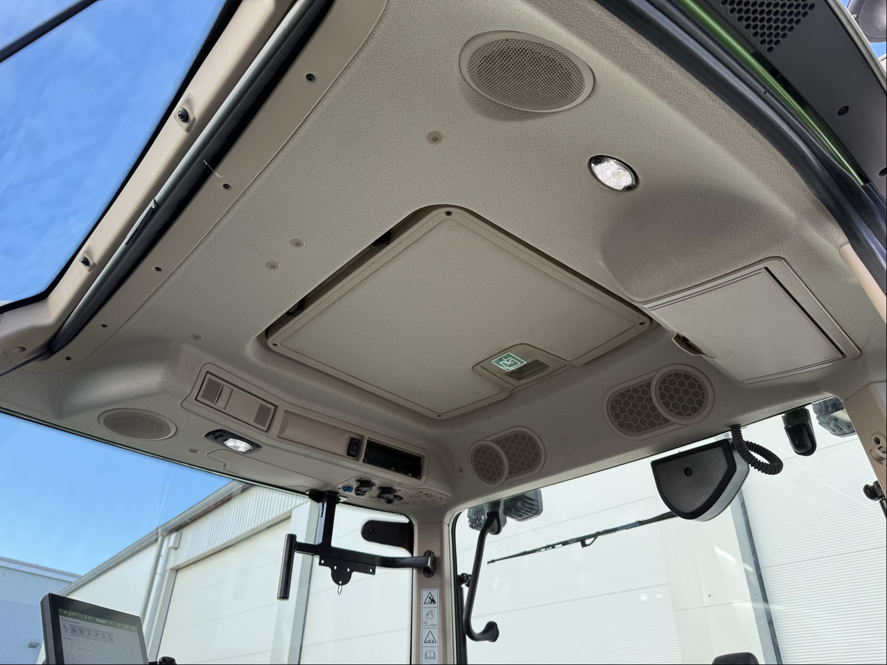 Fendt 724 Vario Gen6 ProfiPlus - Traktor: 4 kép. Fendt 724 Vario Gen6 ProfiPlus - Traktor: 4 kép.