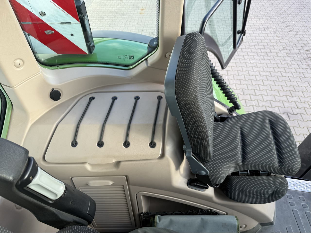 Fendt 724 Vario Gen6 ProfiPlus - Traktor: 5 kép. Fendt 724 Vario Gen6 ProfiPlus - Traktor: 5 kép.