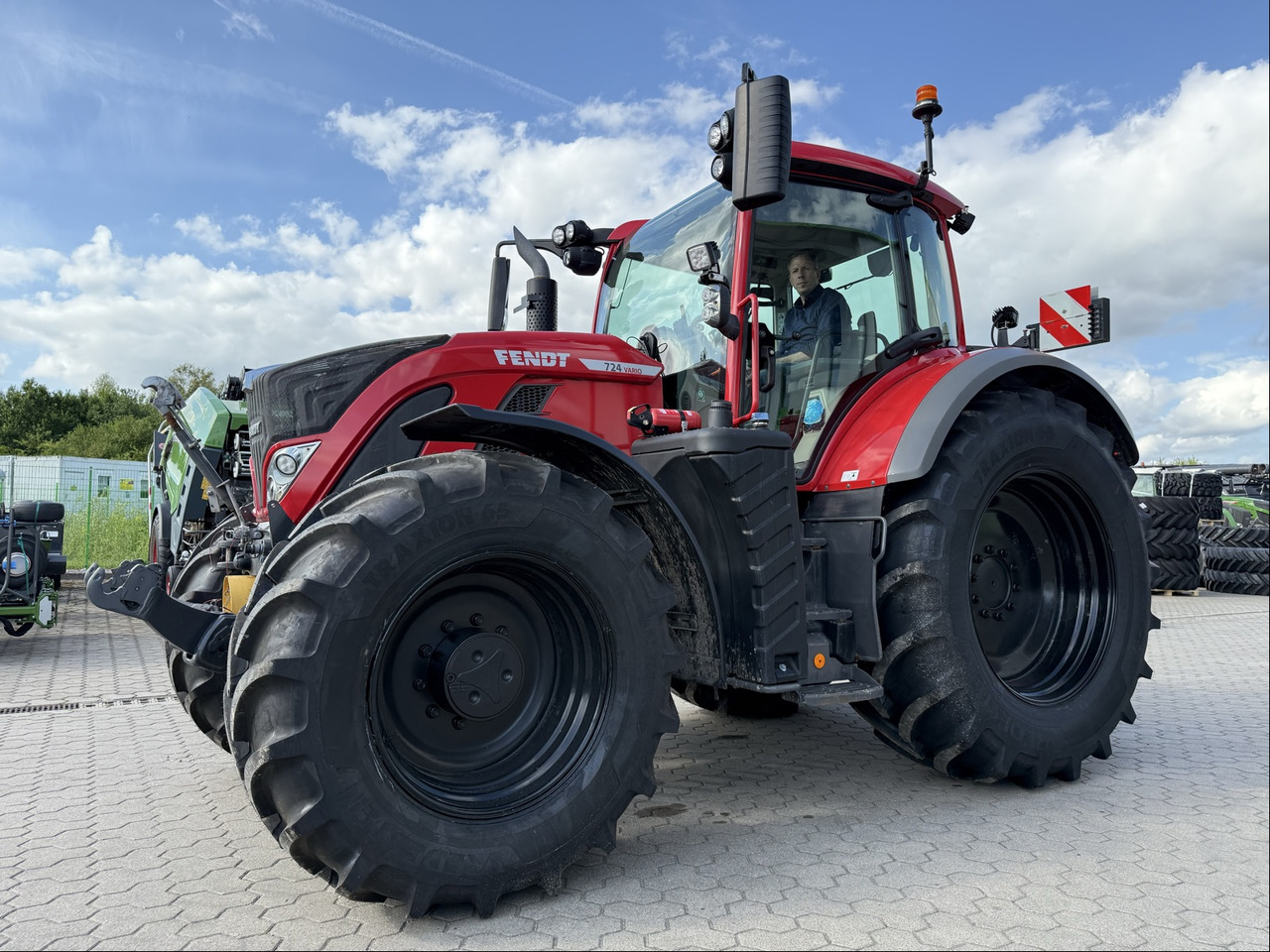 Fendt 724 Vario Gen6 ProfiPlus - Traktor: 1 kép. Fendt 724 Vario Gen6 ProfiPlus - Traktor: 1 kép.