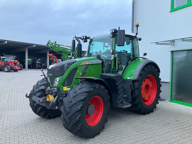 Fendt 724 Vario Profi S4 - Traktor: 1 kép. Fendt 724 Vario Profi S4 - Traktor: 1 kép.