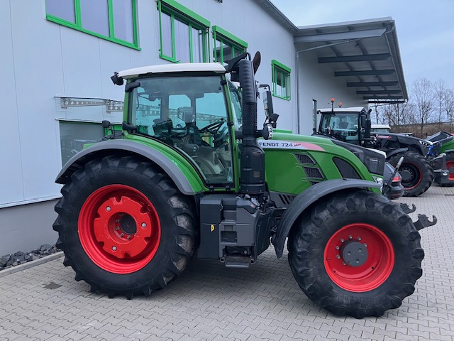 Fendt 724 Vario Profi S4 - Traktor: 4 kép. Fendt 724 Vario Profi S4 - Traktor: 4 kép.
