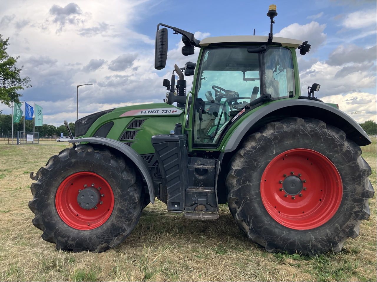 Fendt 724 Vario S4 - Traktor: 1 kép. Fendt 724 Vario S4 - Traktor: 1 kép.
