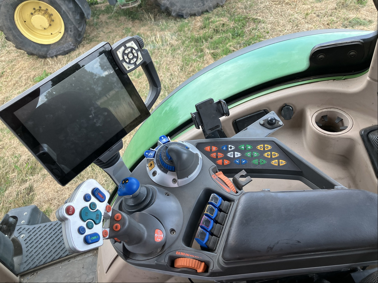 Fendt 724 Vario S4 - Traktor: 3 kép. Fendt 724 Vario S4 - Traktor: 3 kép.