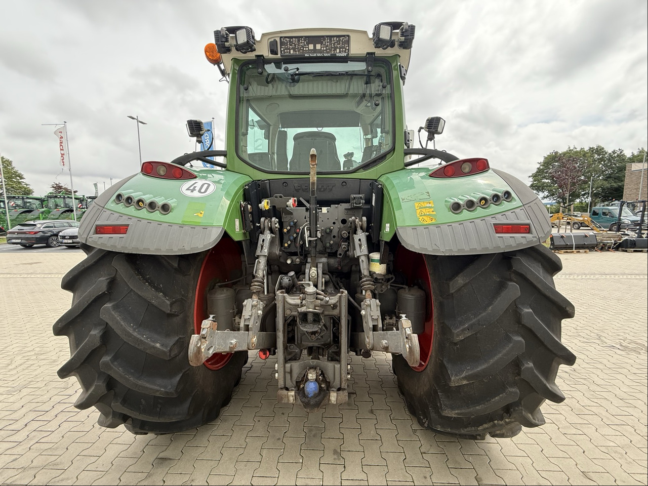 Fendt 724 Vario S4 Profi - Traktor: 4 kép. Fendt 724 Vario S4 Profi - Traktor: 4 kép.