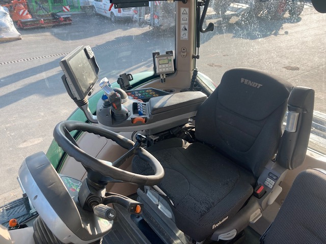 Fendt 724 Vario S4 Profi - Traktor: 5 kép. Fendt 724 Vario S4 Profi - Traktor: 5 kép.
