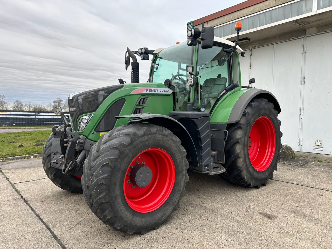 Fendt 724 Vario S4 Profi Plus - Traktor: 1 kép. Fendt 724 Vario S4 Profi Plus - Traktor: 1 kép.