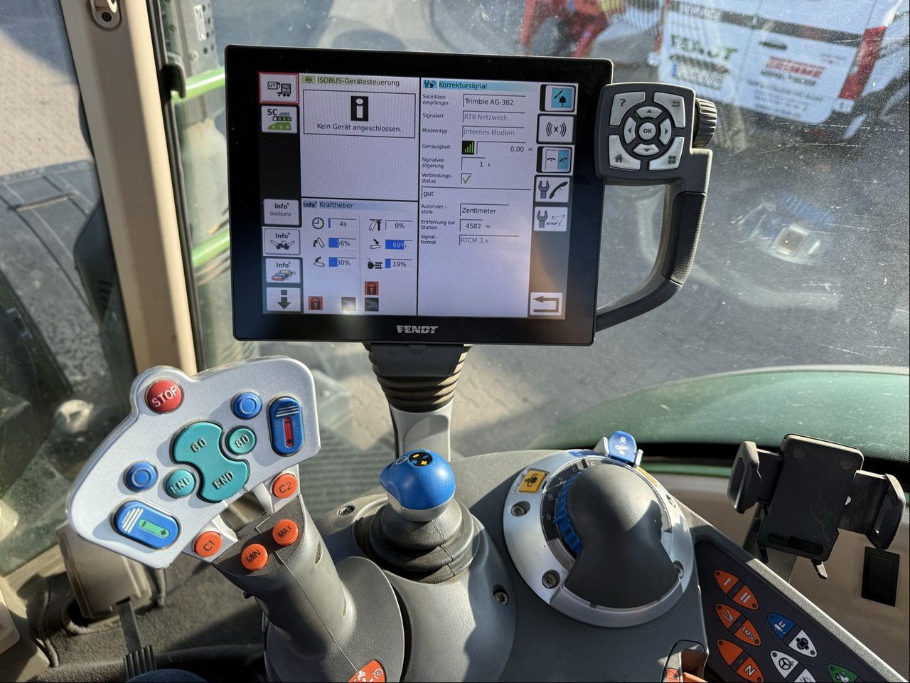 Fendt 724 Vario S4 ProfiPlus - Traktor: 3 kép. Fendt 724 Vario S4 ProfiPlus - Traktor: 3 kép.