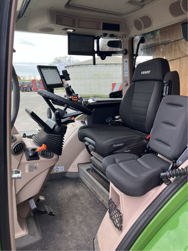 Fendt 728 Vario Gen7 - Traktor: 2 kép. Fendt 728 Vario Gen7 - Traktor: 2 kép.