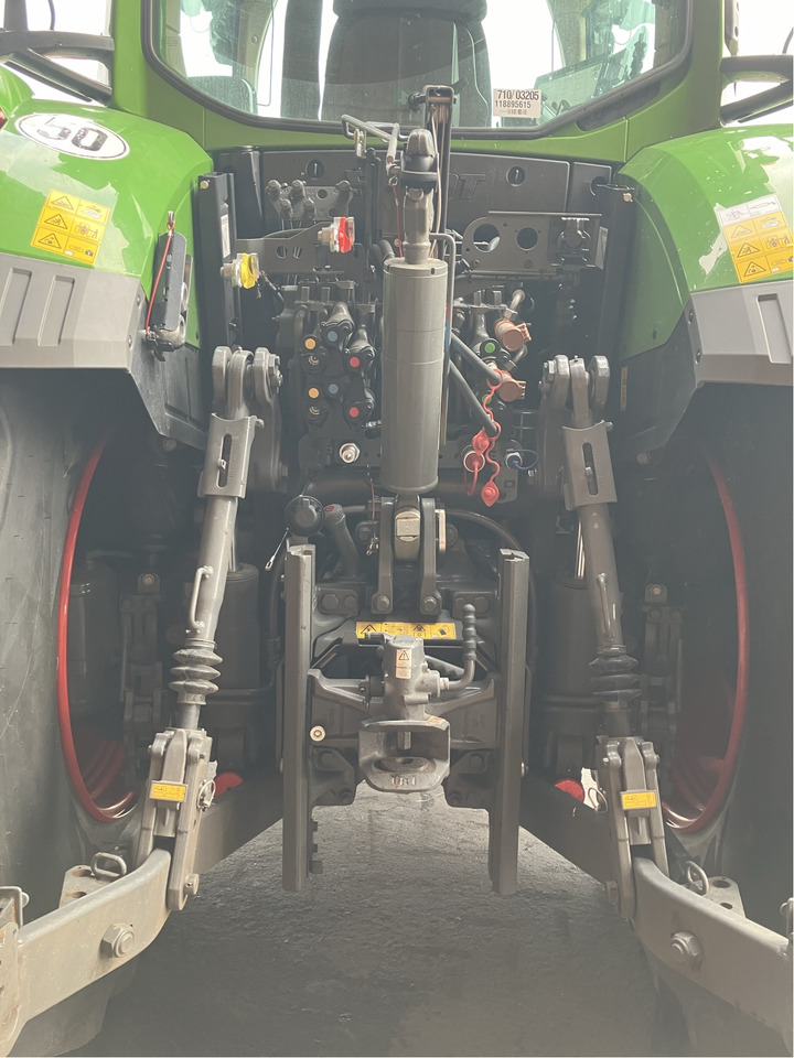 Fendt 728 Vario Gen7 - Traktor: 4 kép. Fendt 728 Vario Gen7 - Traktor: 4 kép.