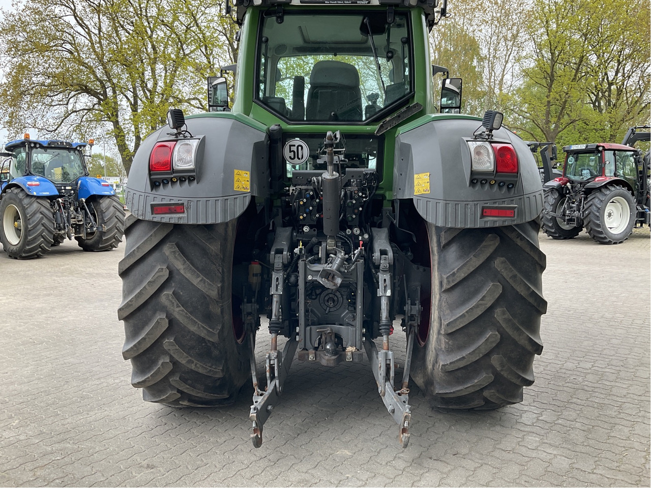 Fendt 826 Vario S4 - Traktor: 5 kép. Fendt 826 Vario S4 - Traktor: 5 kép.