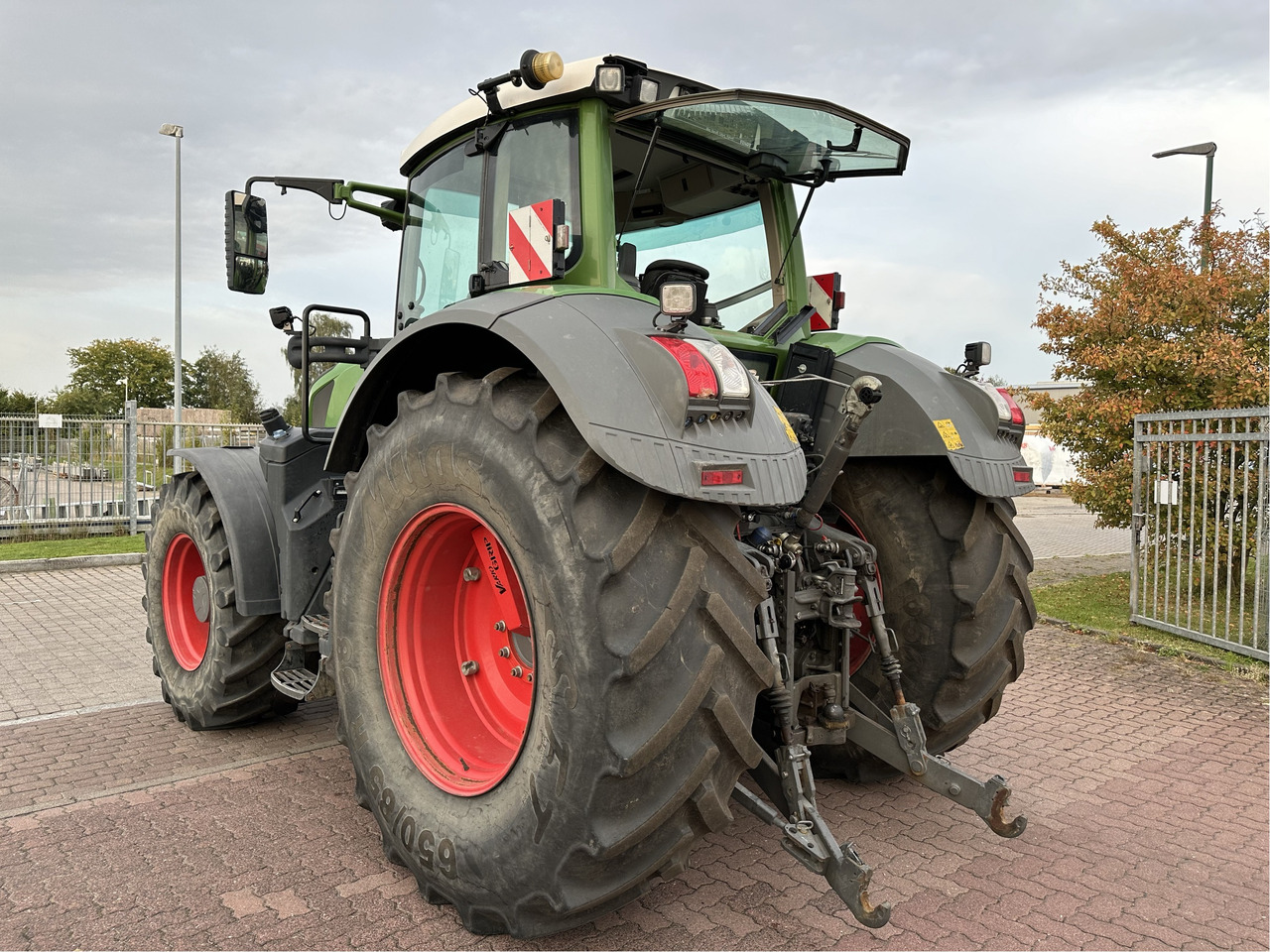 Fendt 828 Vario S4 - Traktor: 4 kép. Fendt 828 Vario S4 - Traktor: 4 kép.