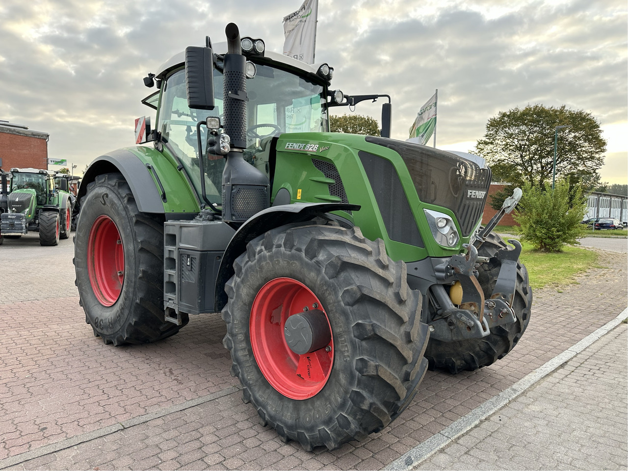 Fendt 828 Vario S4 - Traktor: 1 kép. Fendt 828 Vario S4 - Traktor: 1 kép.