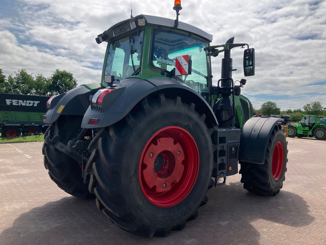Fendt 828 Vario S4 Profi Plus - Traktor: 5 kép. Fendt 828 Vario S4 Profi Plus - Traktor: 5 kép.