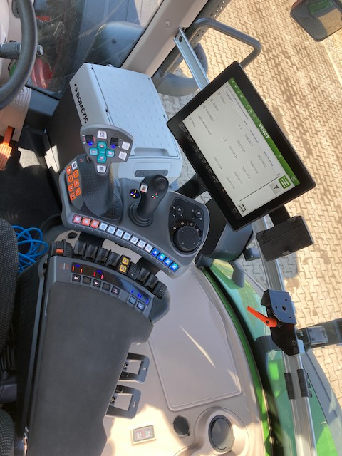 Fendt 930 Vario Gen7 Profi Setting2 - Traktor: 3 kép. Fendt 930 Vario Gen7 Profi Setting2 - Traktor: 3 kép.
