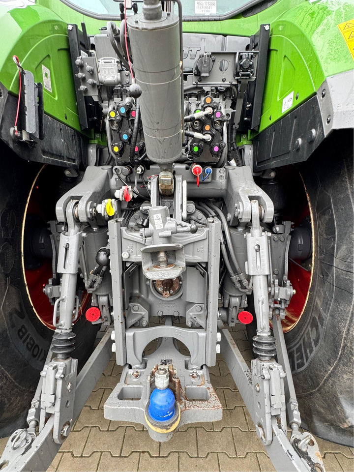 Fendt 933 Vario Gen6 Profi Plus - Traktor: 4 kép. Fendt 933 Vario Gen6 Profi Plus - Traktor: 4 kép.