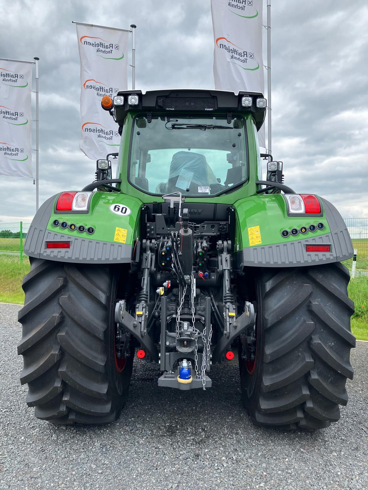 Fendt 936 Vario Gen7 Profi Setting2 - Traktor: 2 kép. Fendt 936 Vario Gen7 Profi Setting2 - Traktor: 2 kép.