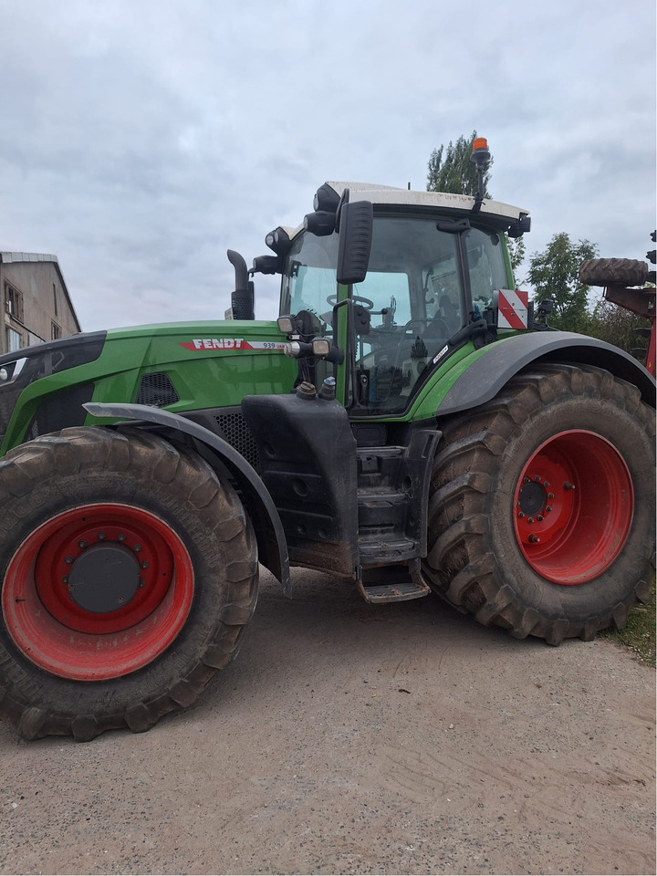 Fendt 939 Vario Gen7 ProfiPlus - Traktor: 2 kép. Fendt 939 Vario Gen7 ProfiPlus - Traktor: 2 kép.