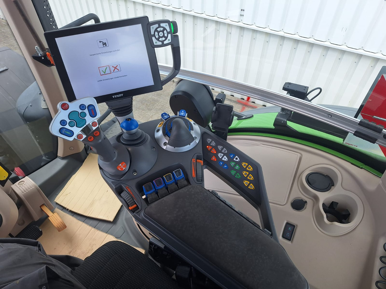 Fendt 942 Vario Gen6 ProfiPlus - Traktor: 4 kép. Fendt 942 Vario Gen6 ProfiPlus - Traktor: 4 kép.