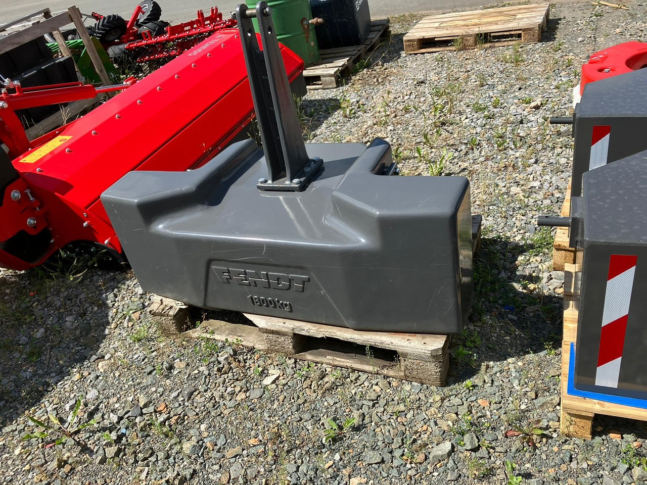 Fendt Belastungsgewicht 1800 kg - Traktor: 1 kép. Fendt Belastungsgewicht 1800 kg - Traktor: 1 kép.