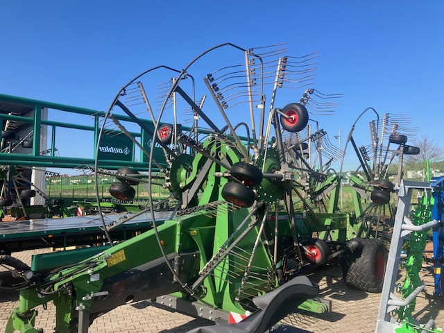 Fendt Former 14055 PRO - Szénaforgató: 4 kép. Fendt Former 14055 PRO - Szénaforgató: 4 kép.