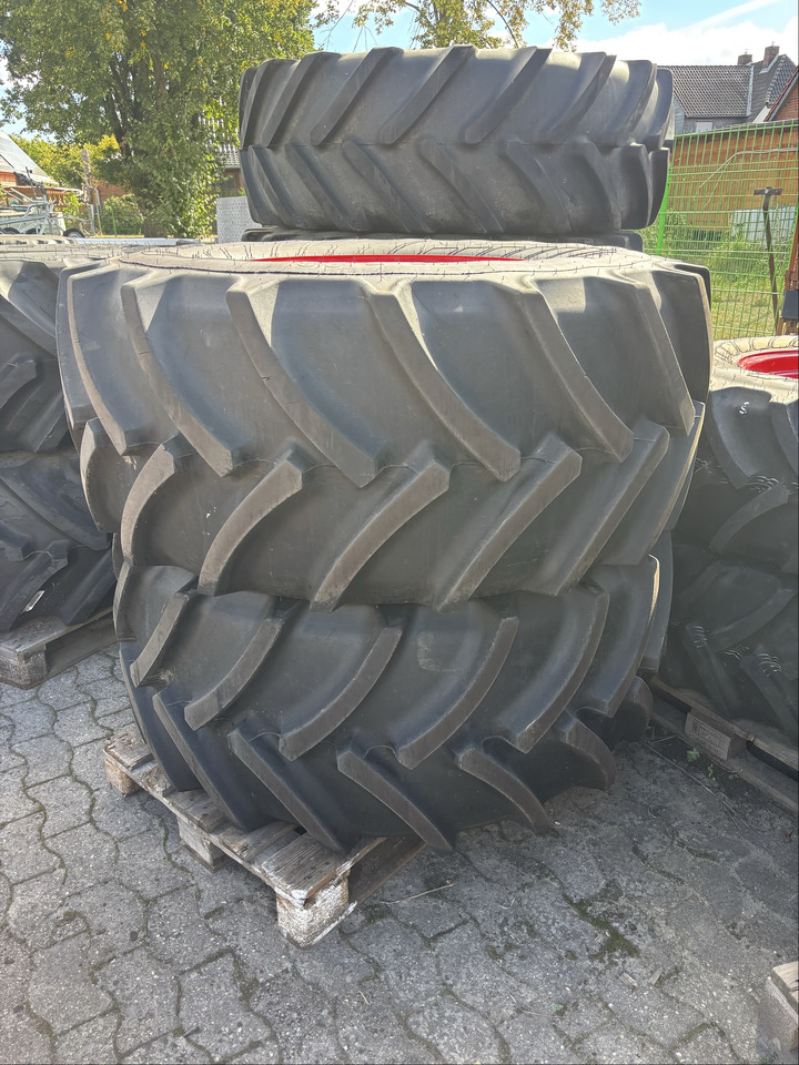 Fendt Mitas 710/70R38 600/65R28 - Gumiabroncsok és felnik: 2 kép. Fendt Mitas 710/70R38 600/65R28 - Gumiabroncsok és felnik: 2 kép.